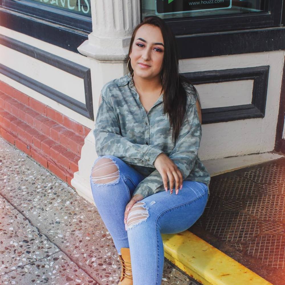 Meet your Posher, Kayla